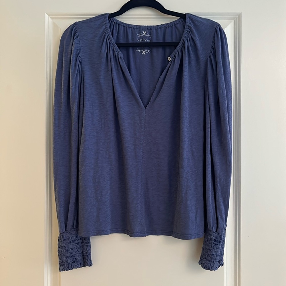 Cute blue top